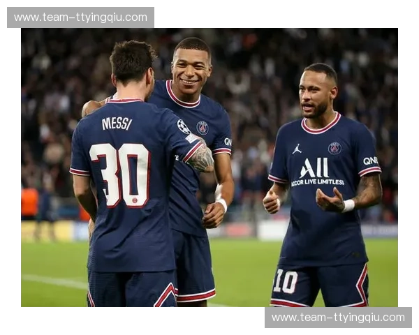 法兰西之巅的宿命：里昂vs巴黎圣日耳曼，不仅是豪门之争，更是灵魂的碰撞